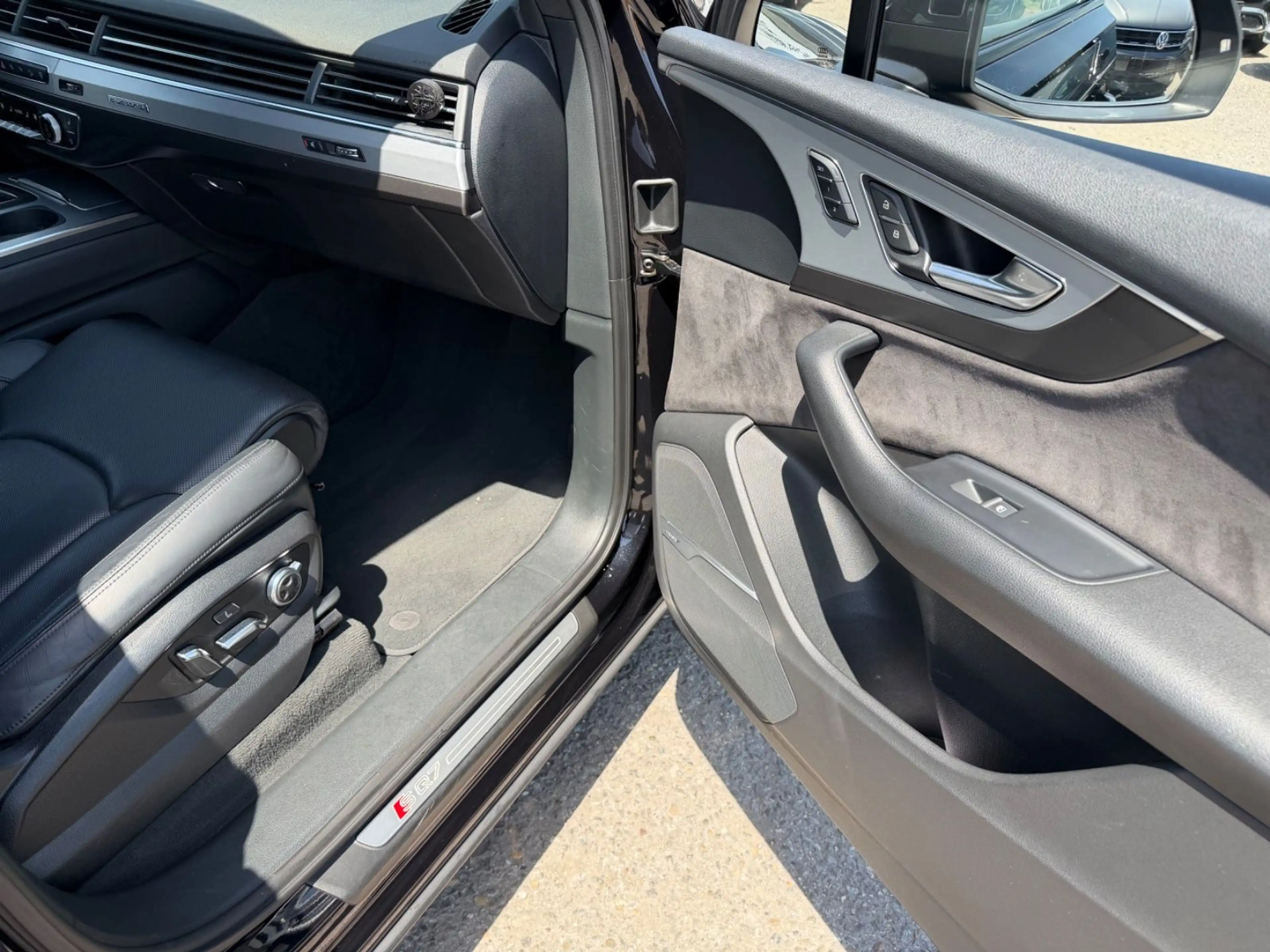 Audi SQ7 4.0 TDI Quattro Soft Pano Head up Keramik — photo 10