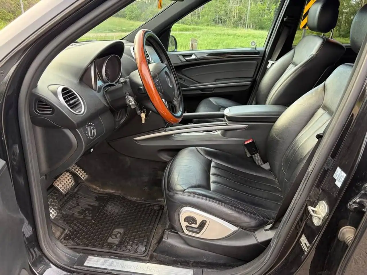 Mercedes-Benz M-Class снимка Mercedes-Benz M-Class