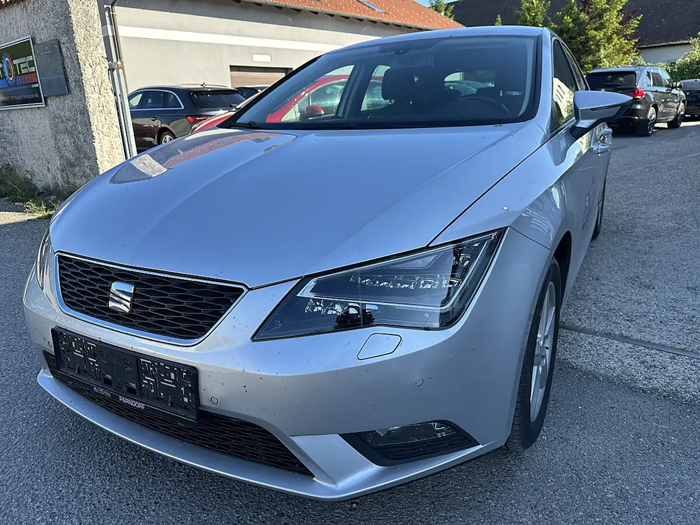 SEAT Leon Executive 1,6 TDI Grau - 1