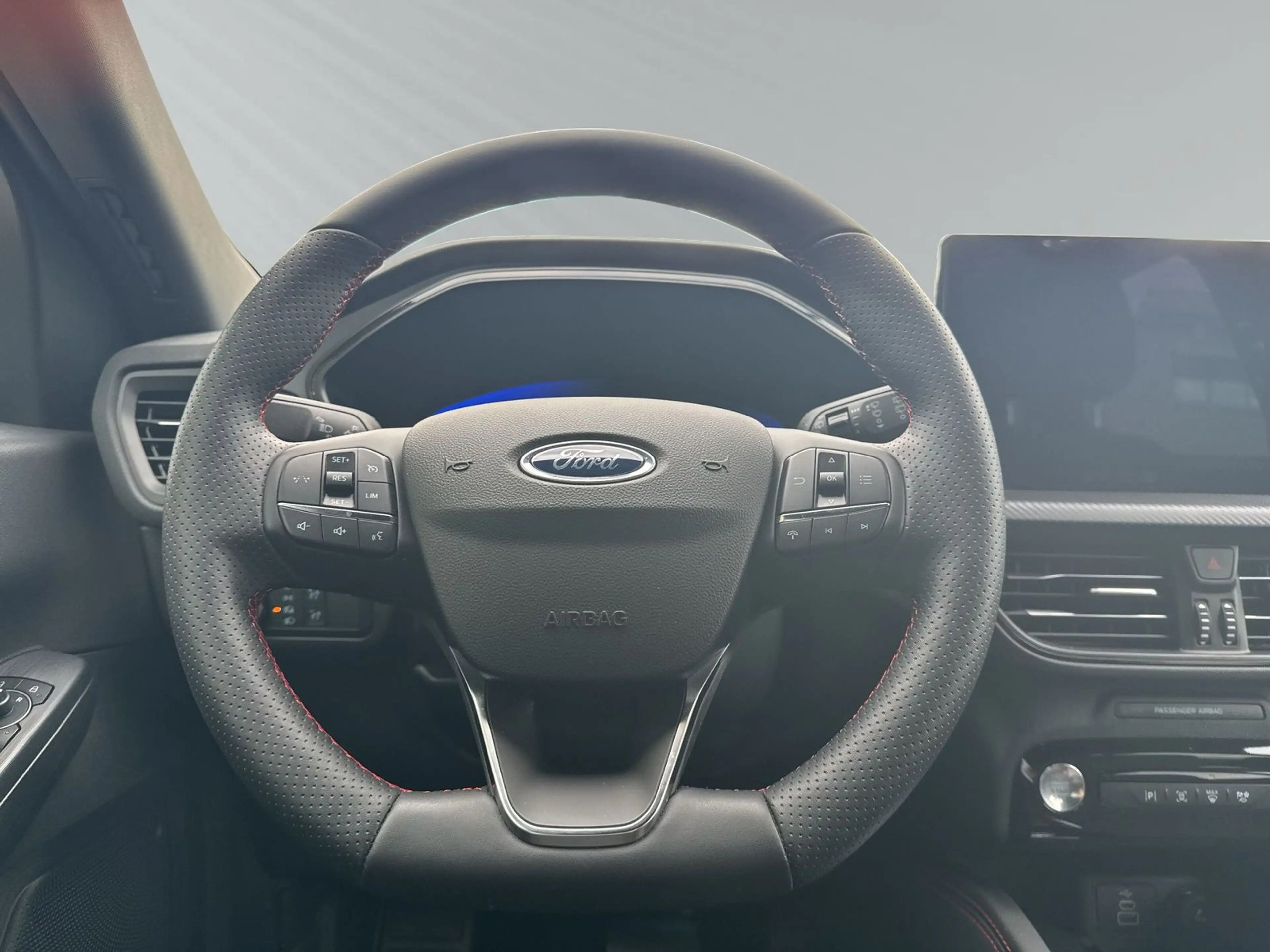 Ford Kuga 2.5 Duratec Plug-in-Hybrid PHEV ST-Line+FHZ — photo 12