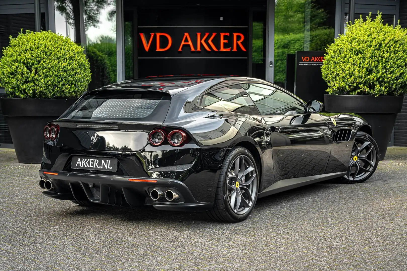 Ferrari GTC4 Lusso T Lift | Scuderia Schilden | Carbon LED-stuur | Pa Zwart - 2
