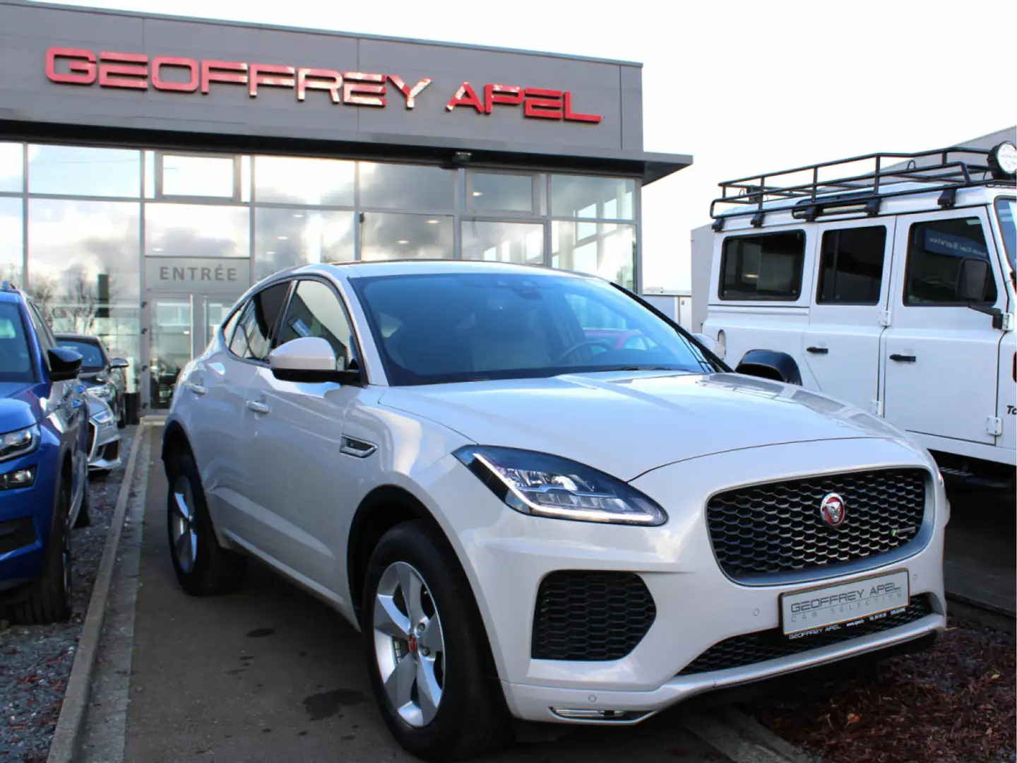 Jaguar E-Pace D 180 AWD R-DYNAMIC PANO CUIR NAVI Grau - 1