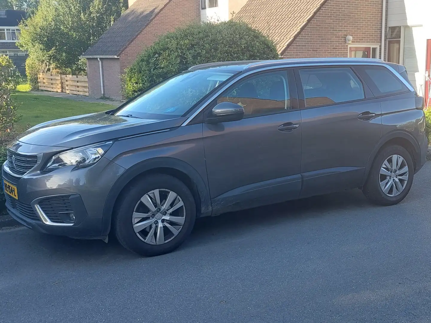 Peugeot 5008 5008 1.2 PT BL. Executive Grijs - 2