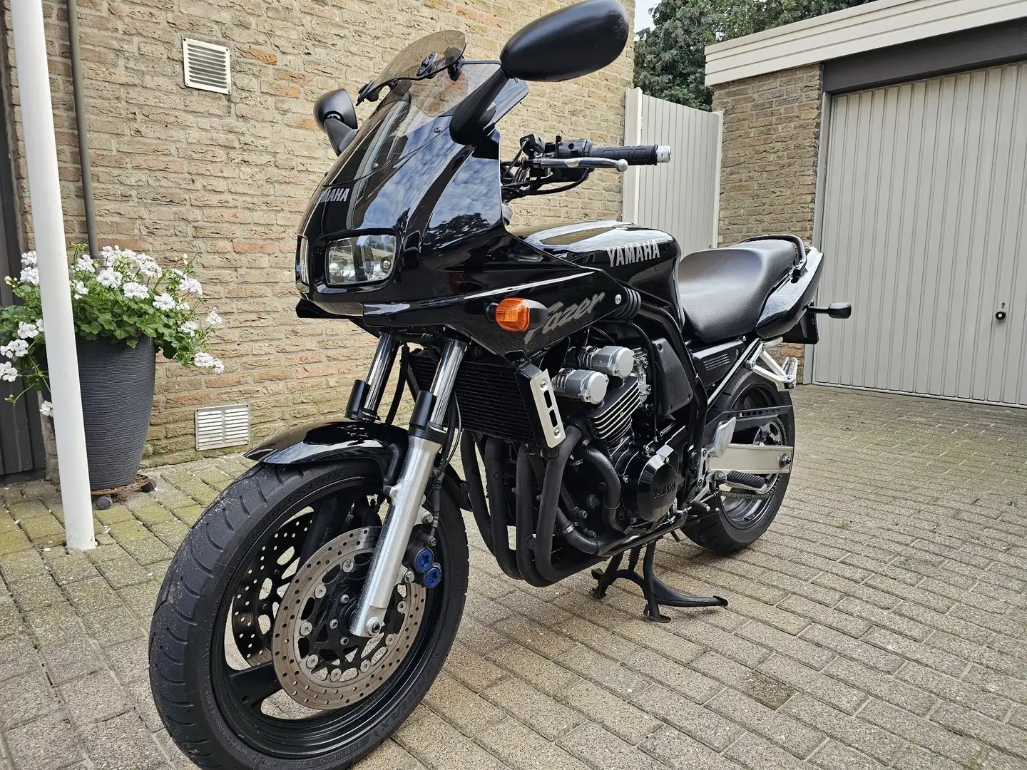 Yamaha FZS 600 Zwart - 2