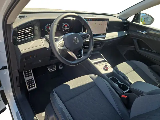 Volkswagen Tiguan view 4