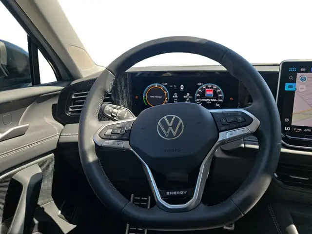 Volkswagen Tiguan view 13
