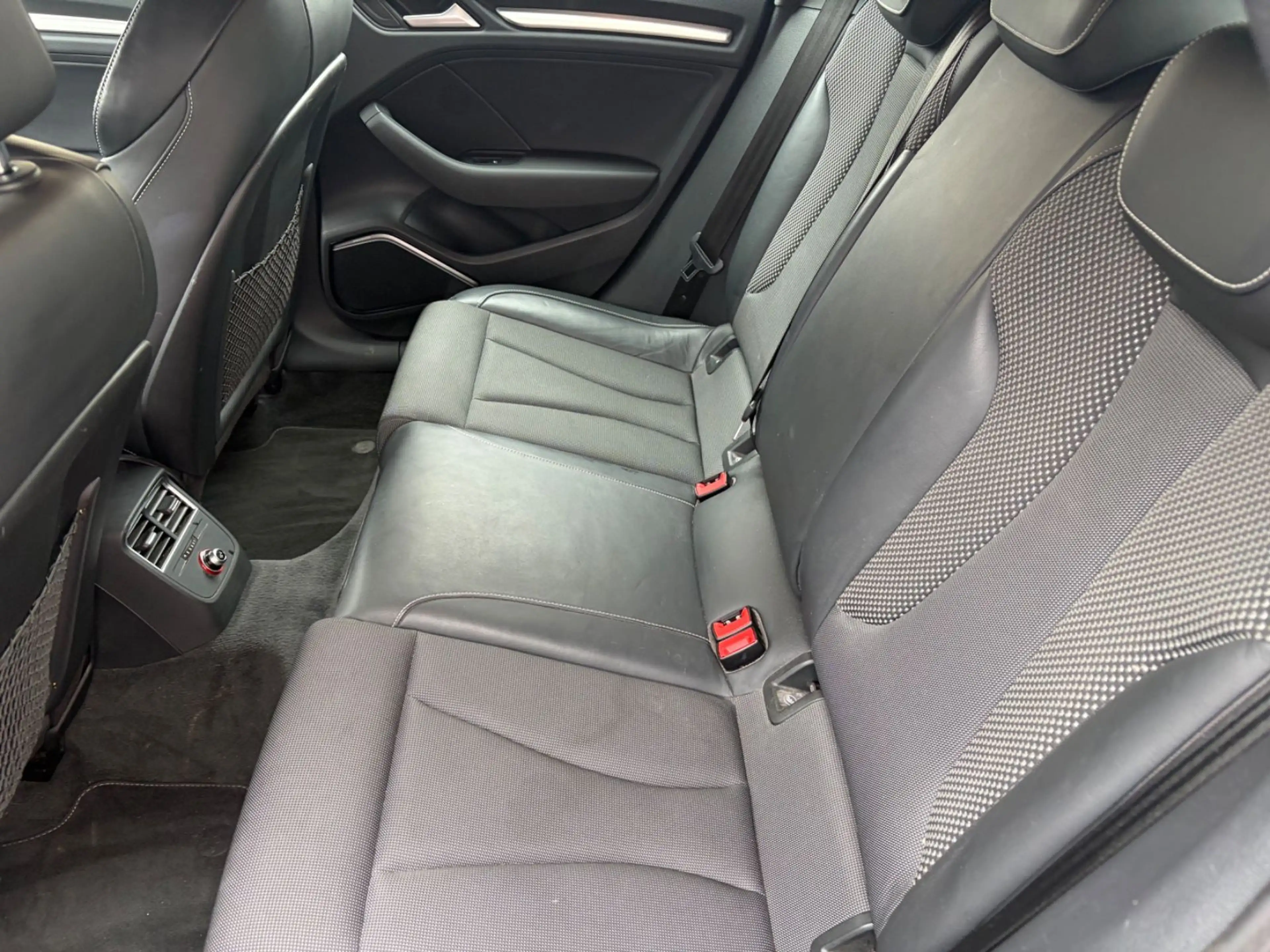 Audi A3 Sportback S line Sportpaket — photo 14
