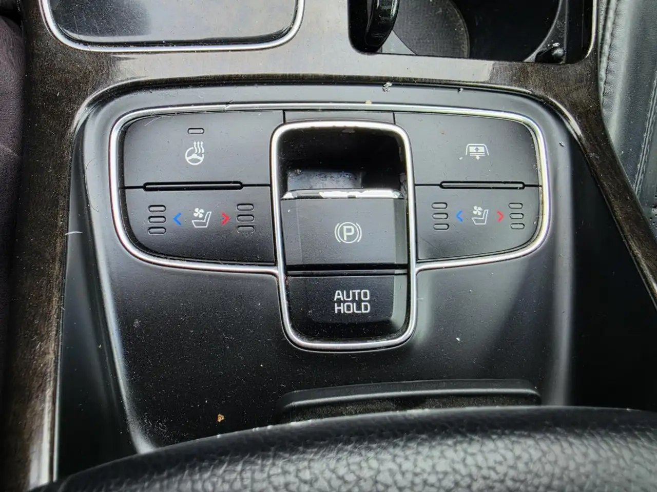 Kia Cadenza снимка Kia Cadenza