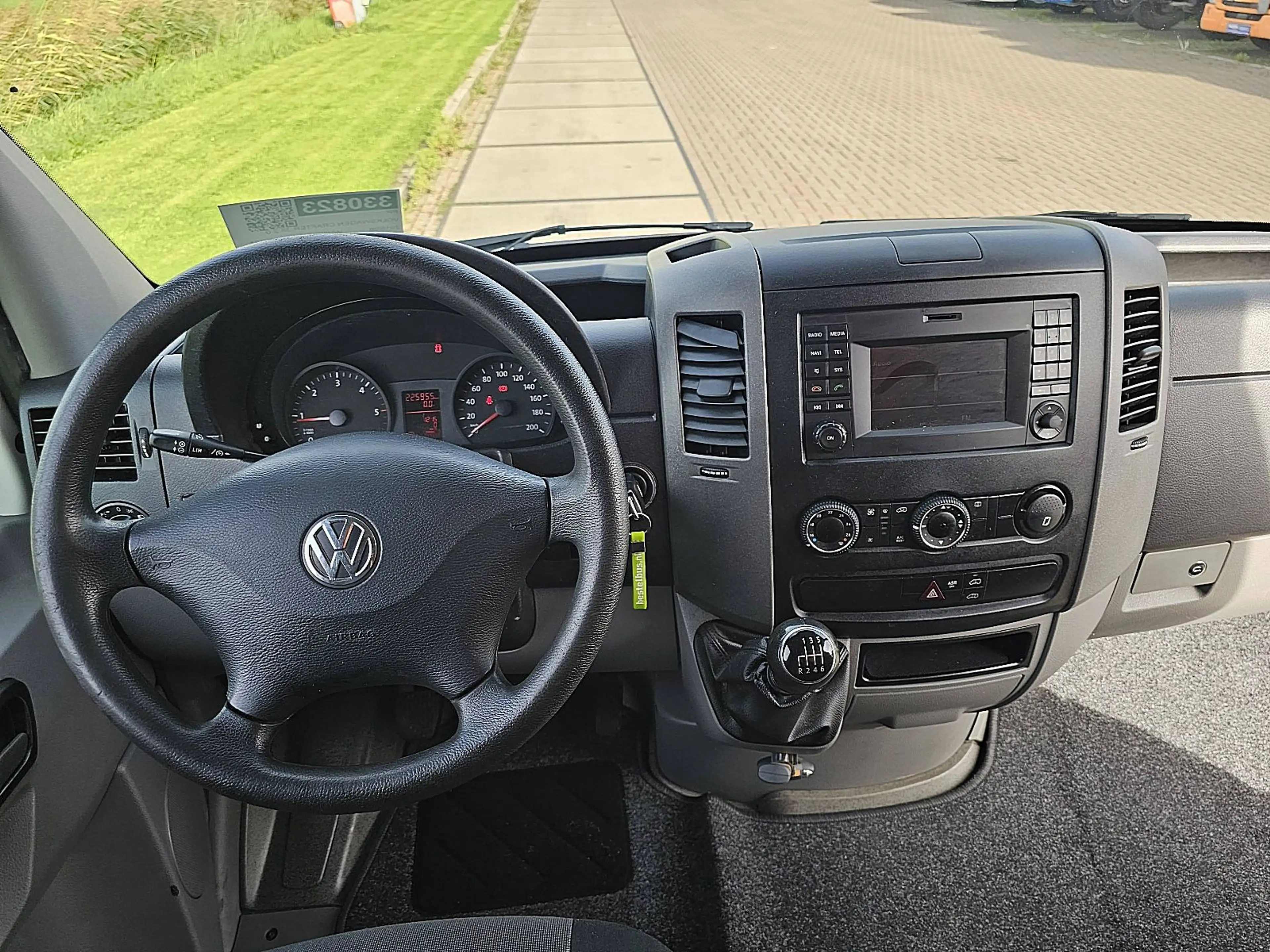 Volkswagen Crafter 35 2.0 — photo 8