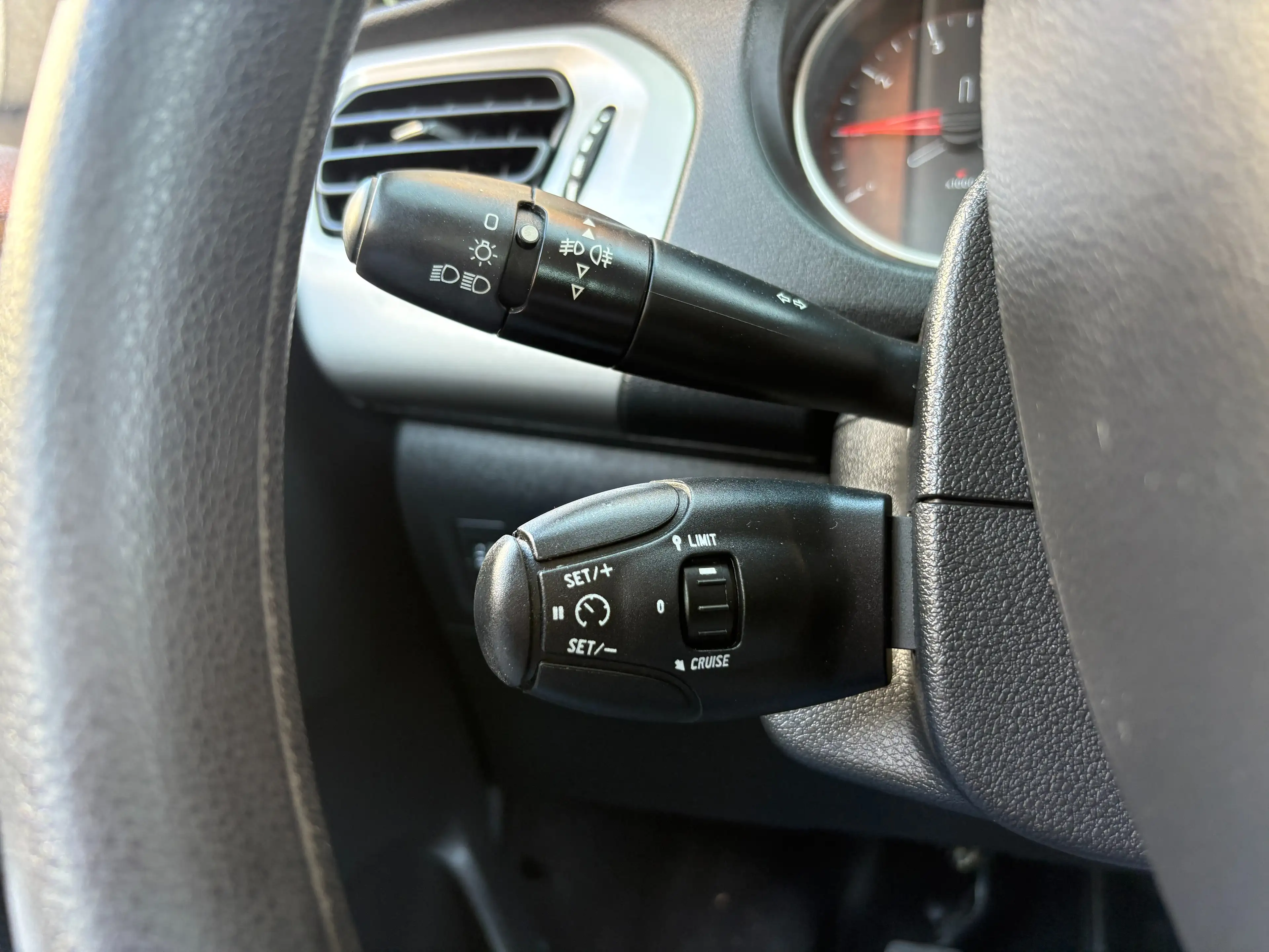 Citroen C-Elysée 1.2i*1er PROP*GPS*CAMERA*CAR-PLAY*PDC*ATTACHE REMORQUE* — photo 9