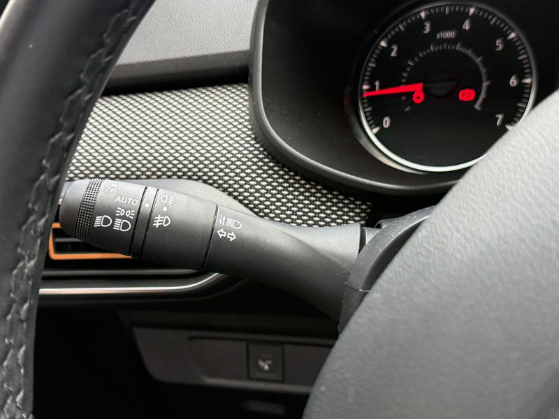 Dacia Sandero 1.0 TCe 90 Comfort | Key-less | Climate Control | — photo 24