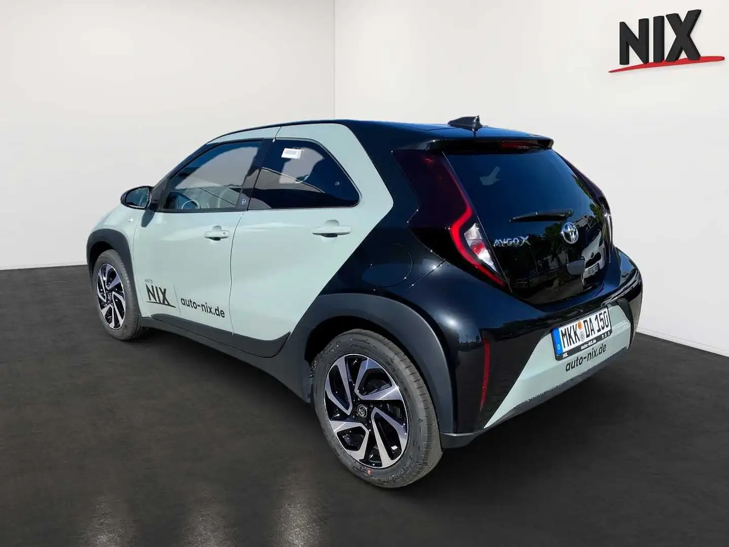 Toyota Aygo X 1.0 Team D SHZ KLIMA KAMERA BLUETOOTH Grün - 2