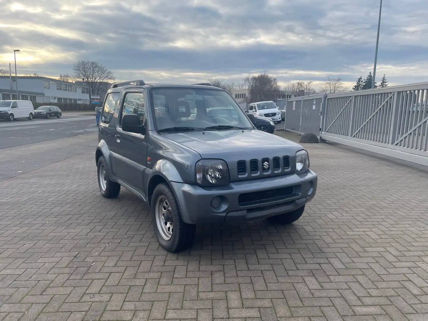 Suzuki Jimny Jimny Ranger 1.3 AHK *Klima* Grau - 1