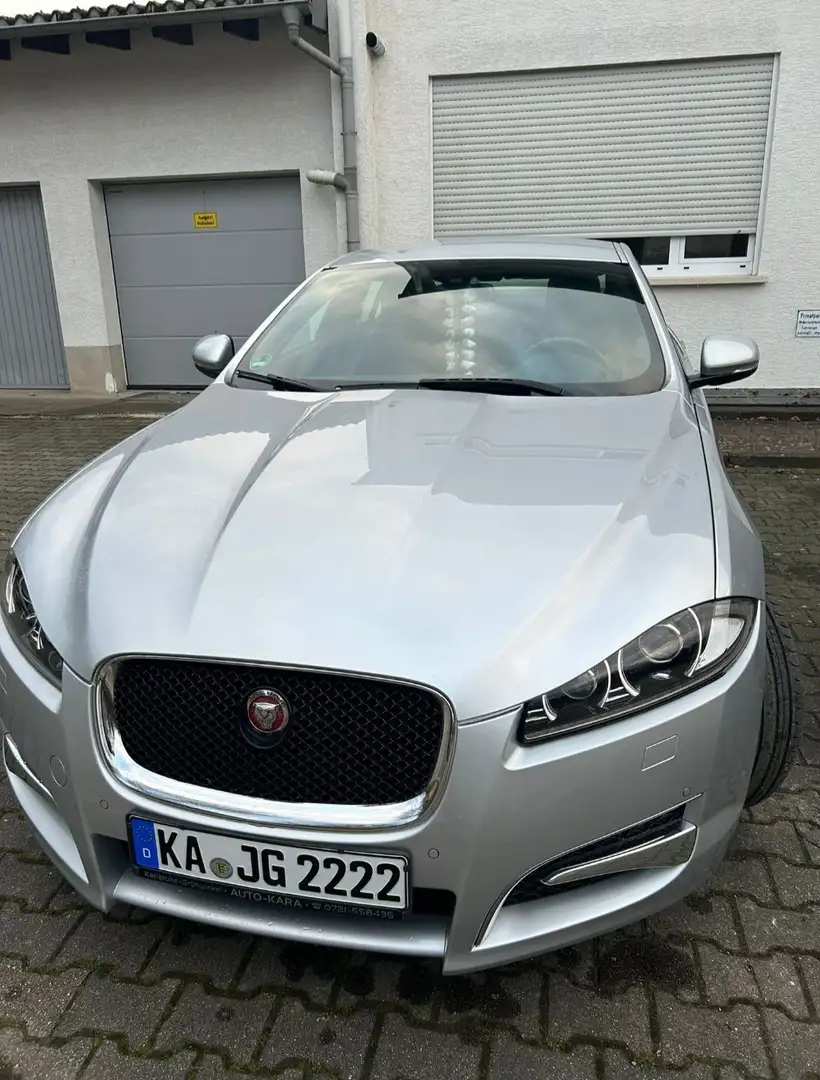 Jaguar XF 3.0 V6 Diesel Silber - 1
