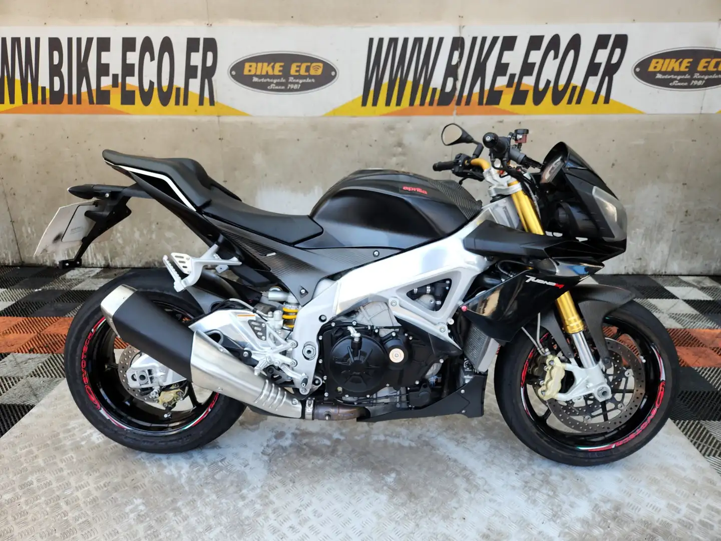 Aprilia Tuono Gris - 1