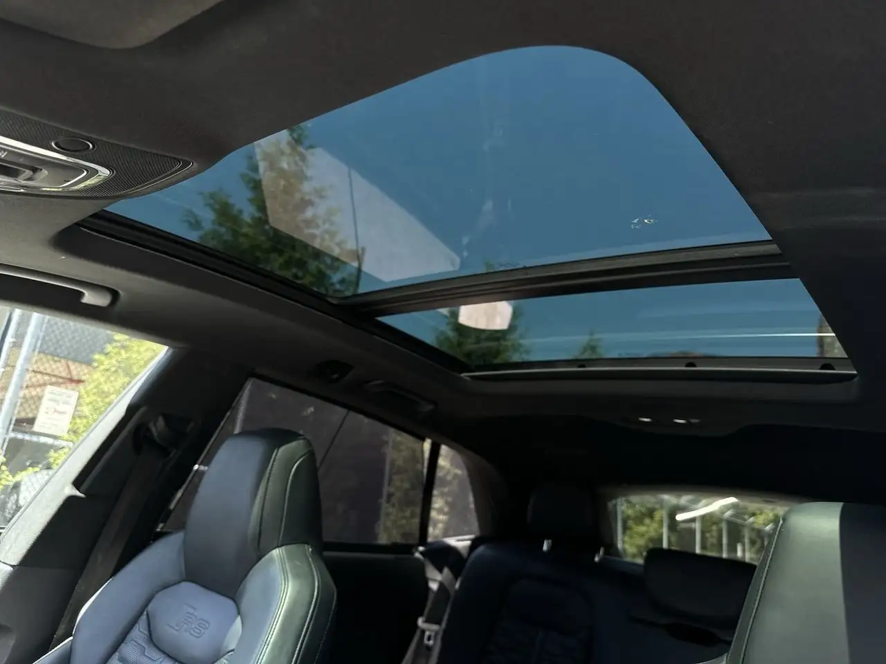Audi RS Q8 photo Audi RS Q8