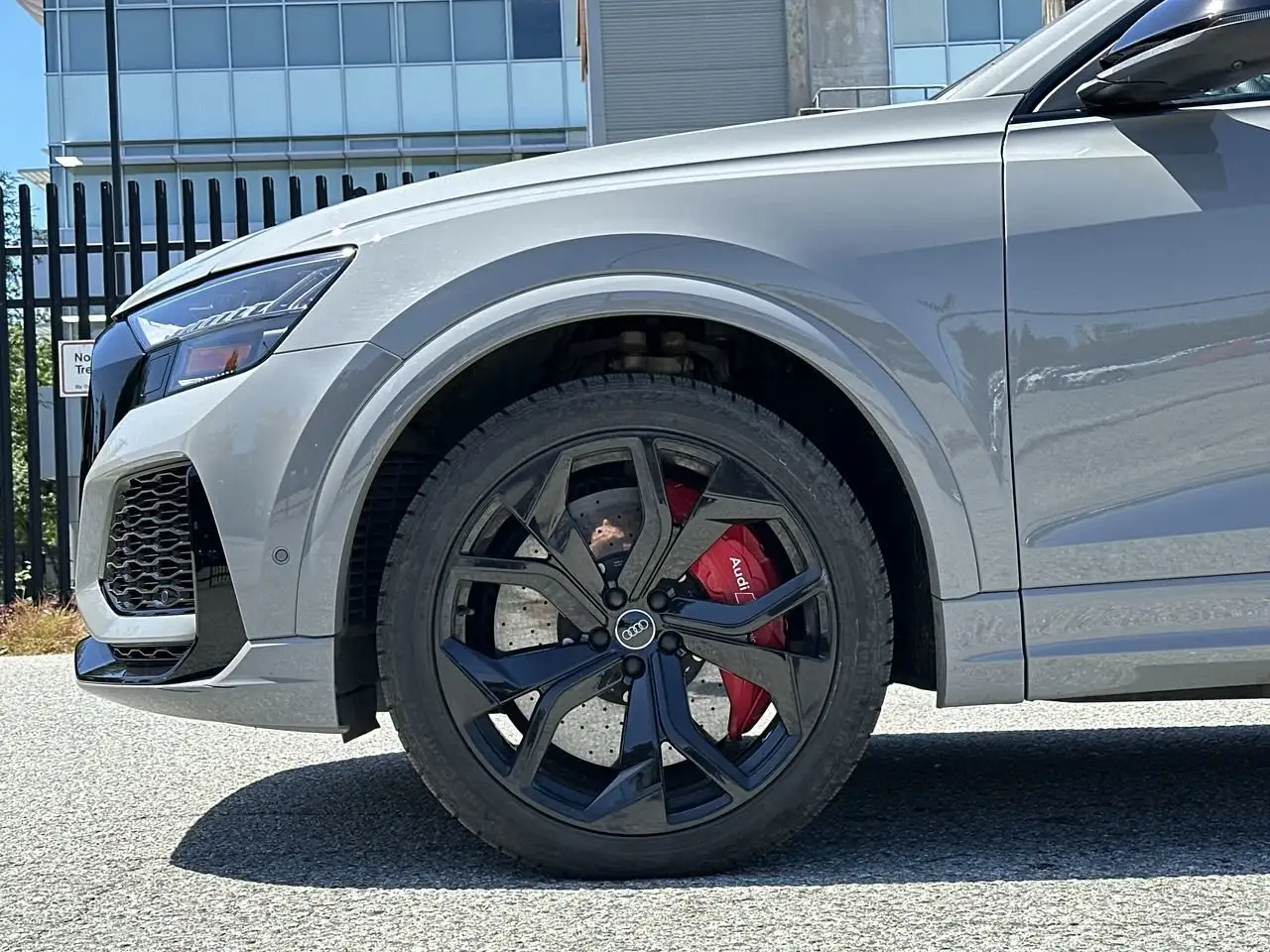 Audi RS Q8 photo Audi RS Q8