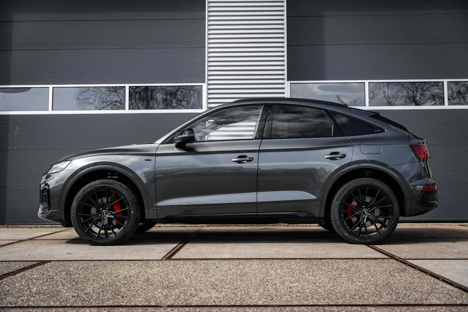 Audi Q5 Sportback 55 TFSI e S edition Competition | Panora Grijs - 2