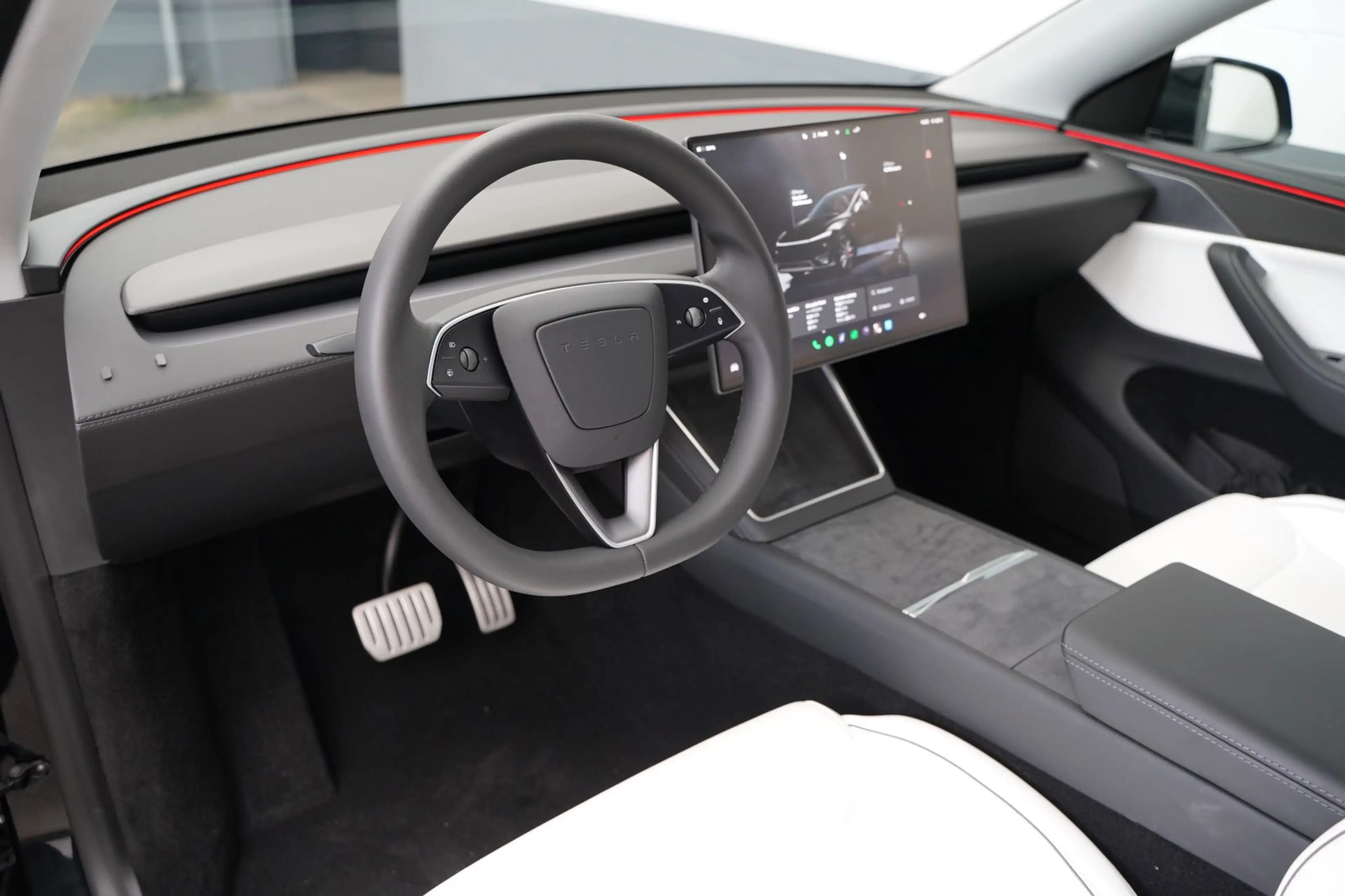 Tesla Model Y Performance Juniper *innen weiß* — photo 13