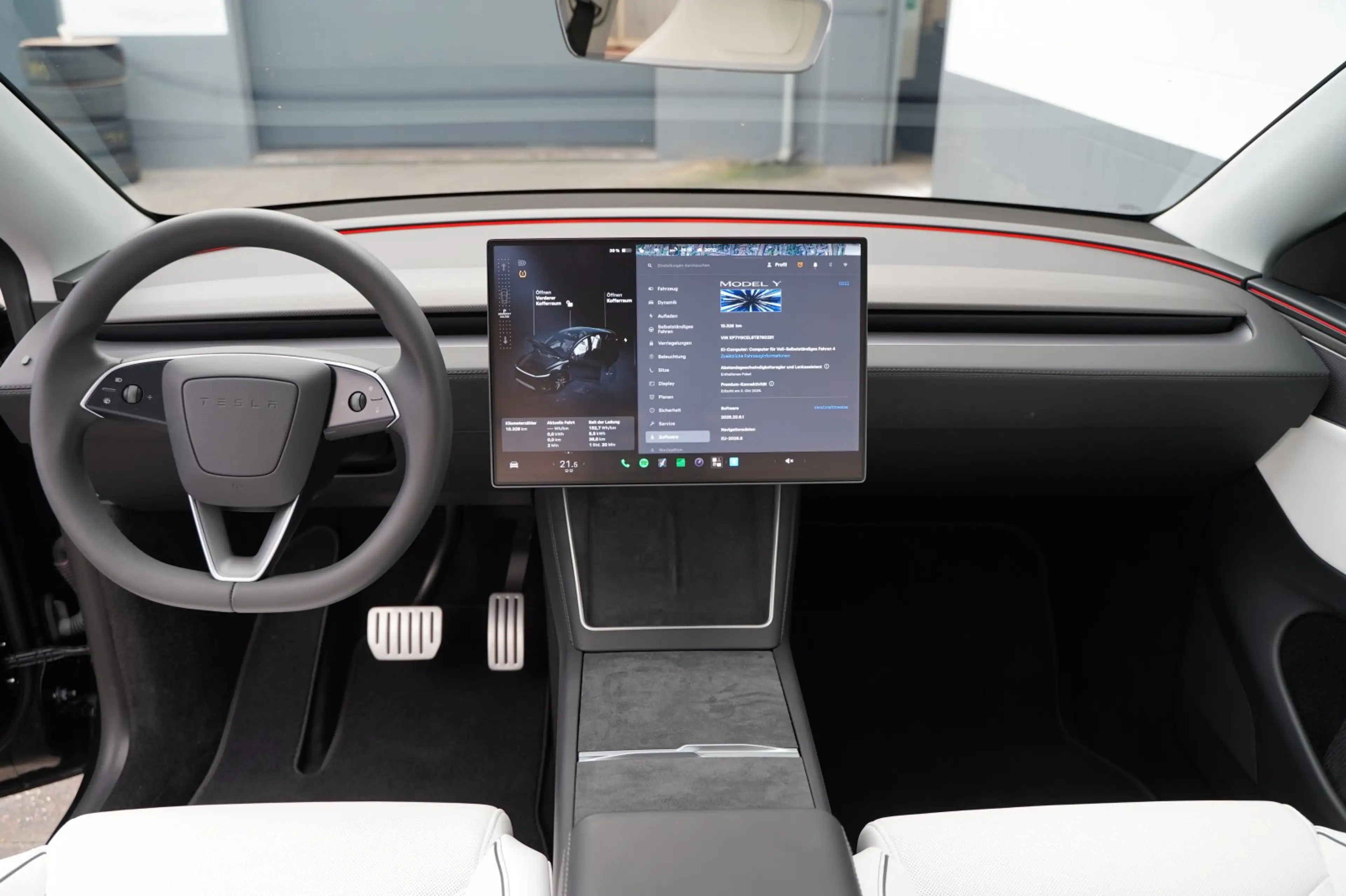 Tesla Model Y Performance Juniper *innen weiß* — photo 2