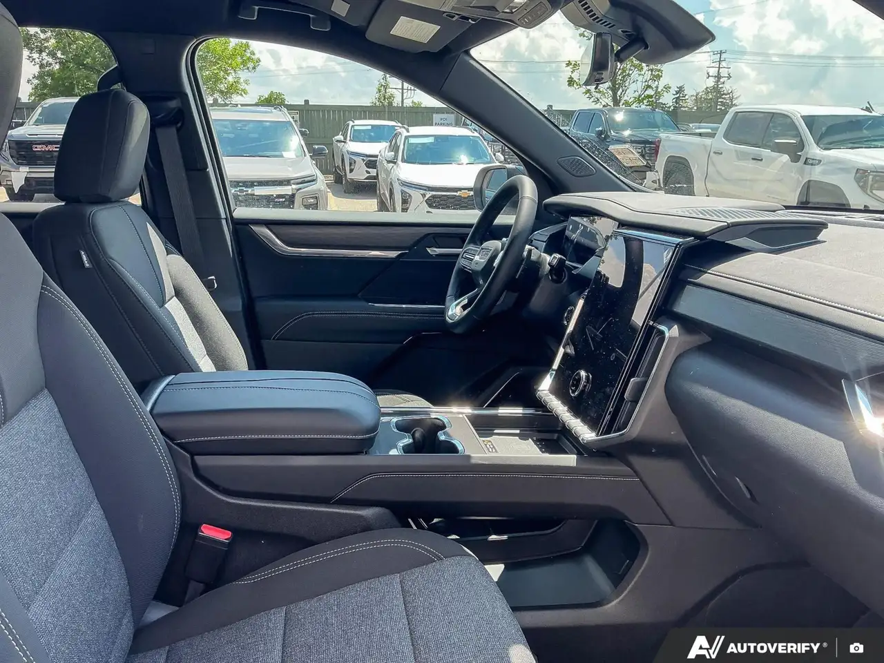 GMC Acadia снимка GMC Acadia