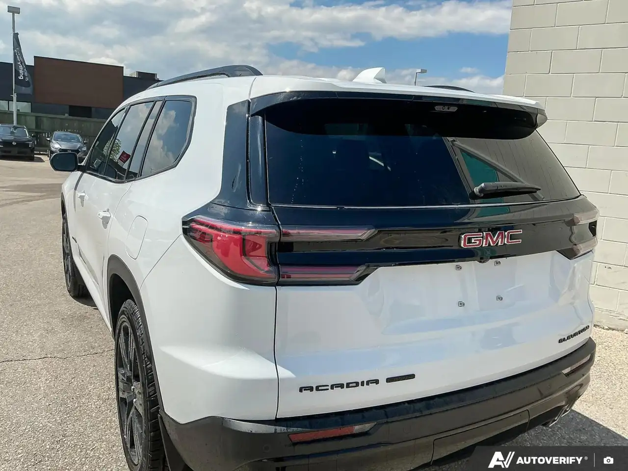 GMC Acadia снимка GMC Acadia