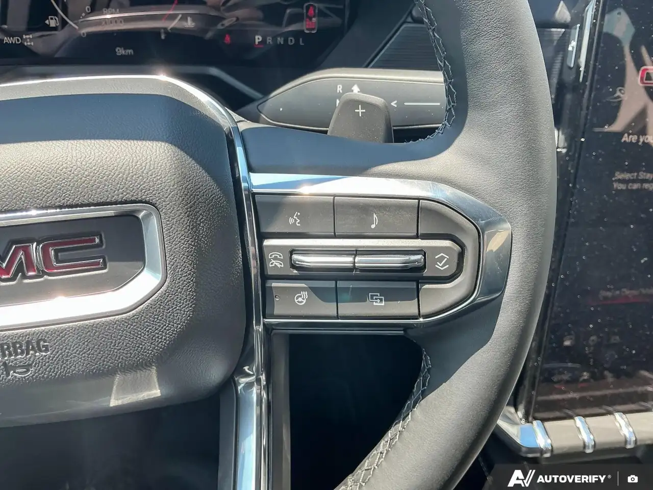 GMC Acadia снимка GMC Acadia