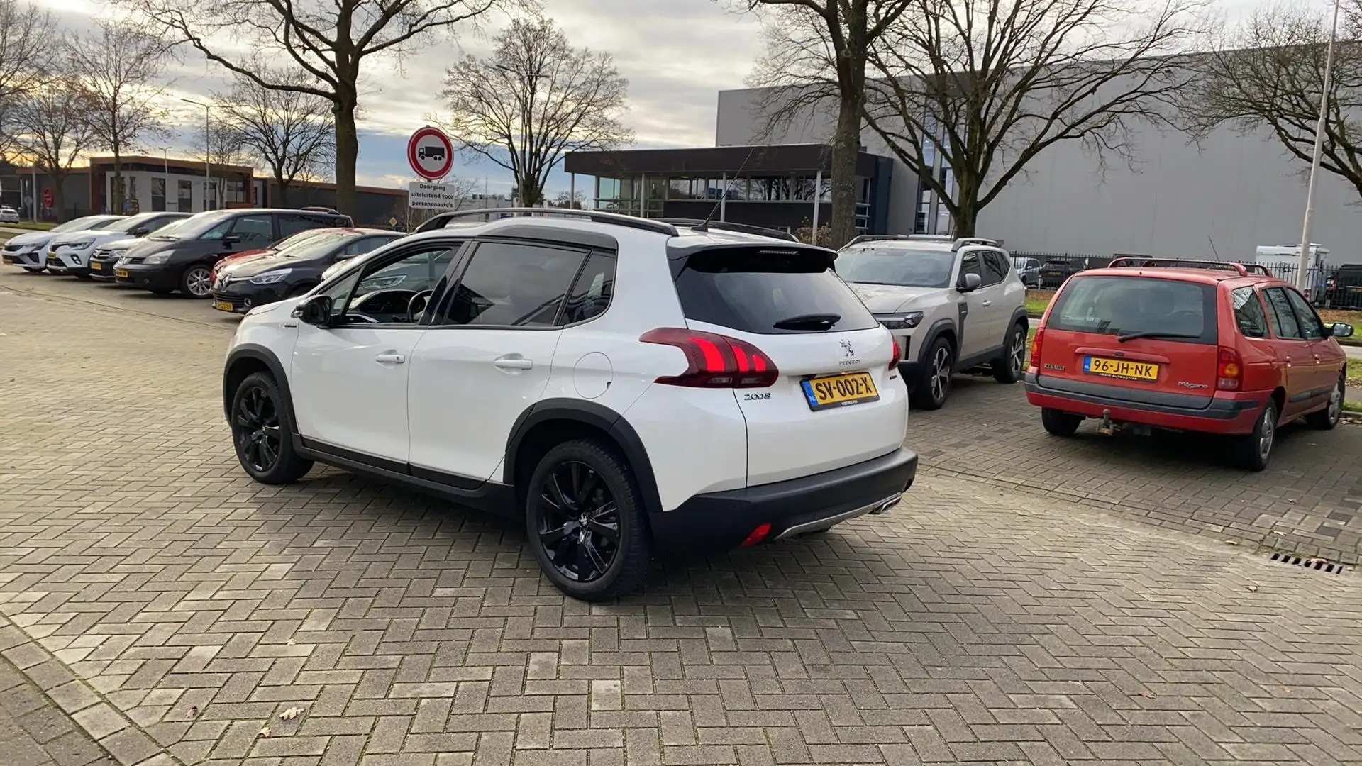 Peugeot 2008 1.2 PureTech GT-line | Panoramadak | Navigatie | A Blanc - 2