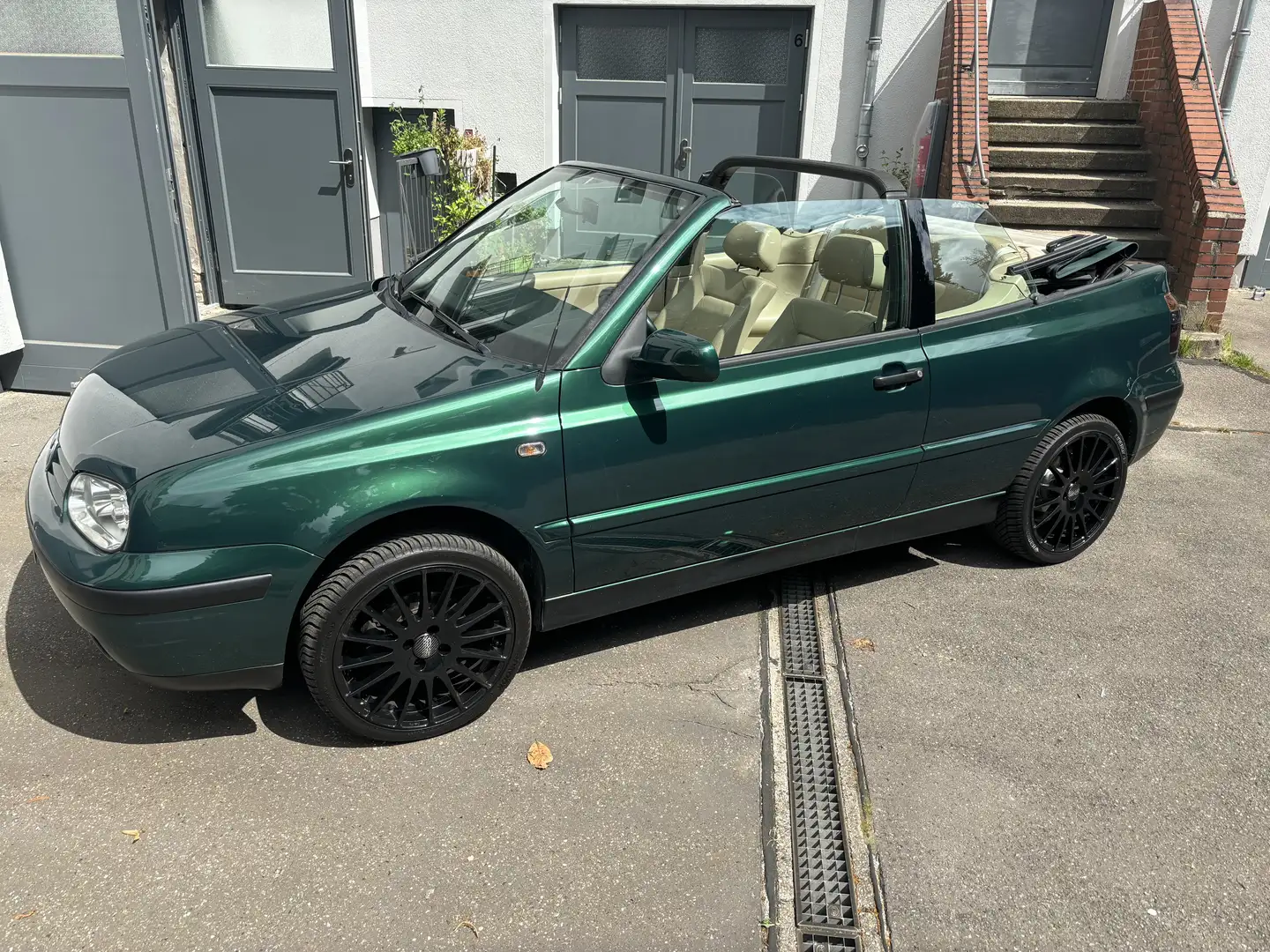 Volkswagen Golf Cabriolet Cabrio Automatik Youngline - 2