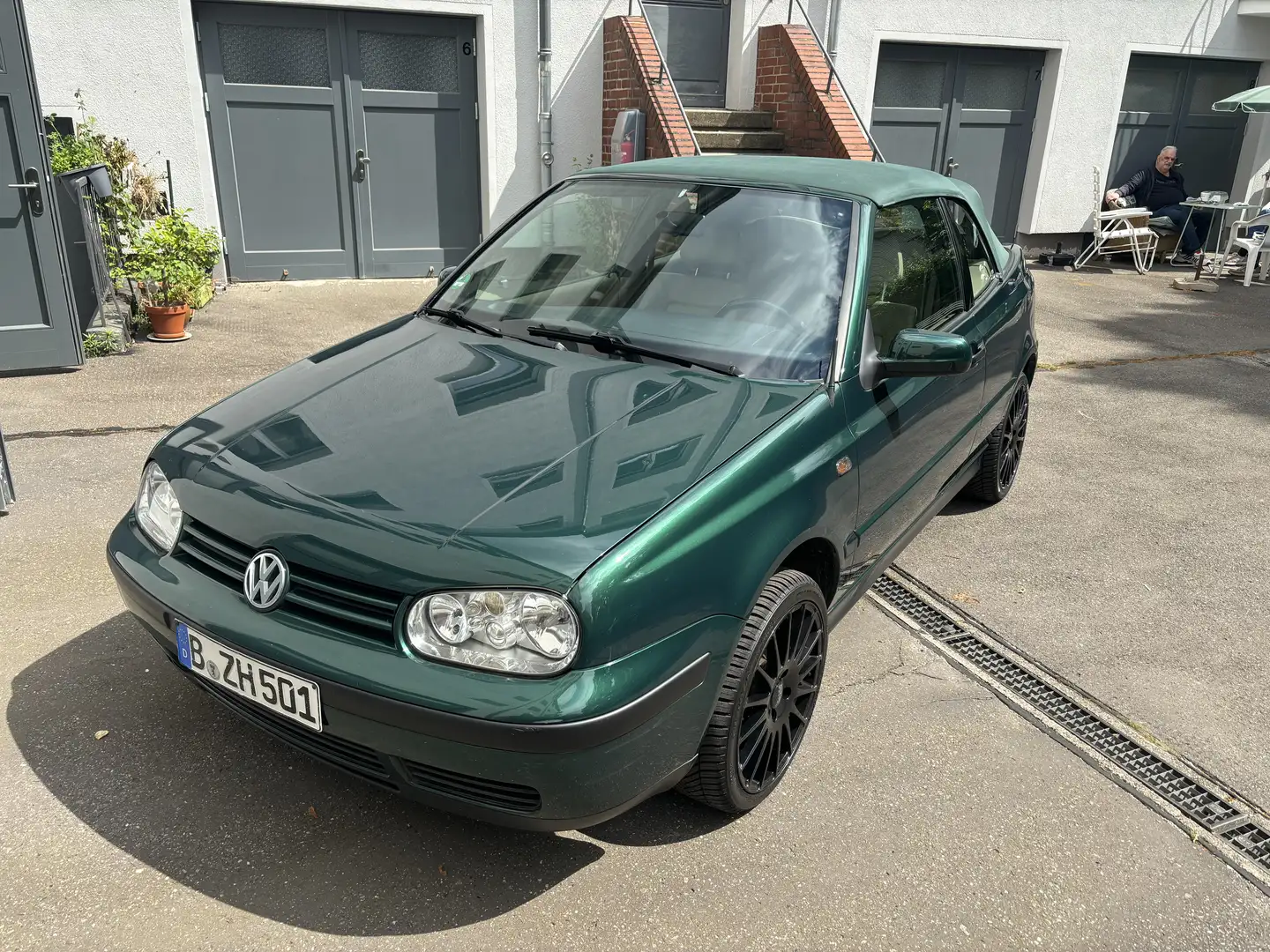 Volkswagen Golf Cabriolet Cabrio Automatik Youngline - 1