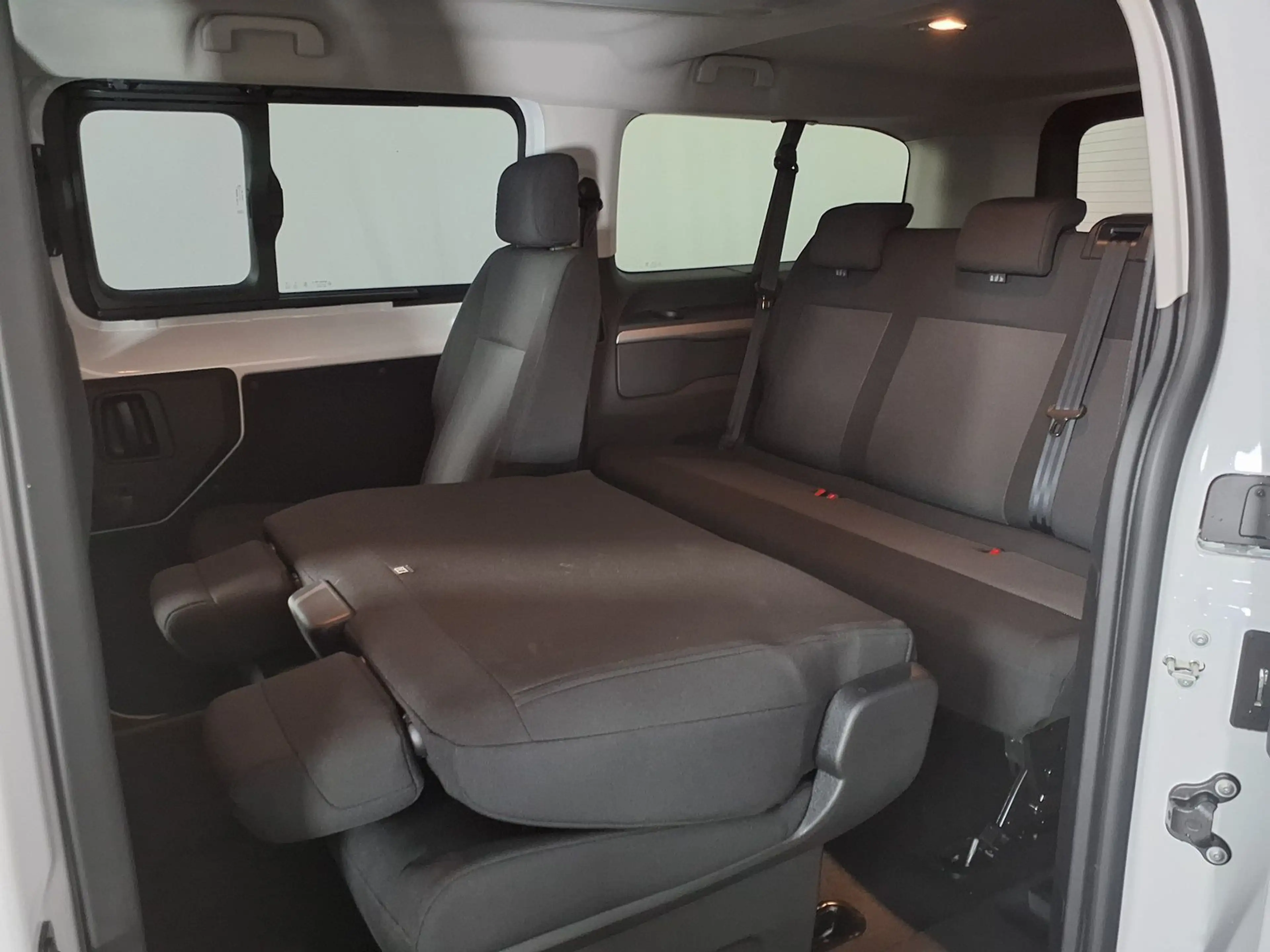 Opel Vivaro XL 2.2 Diesel 8-Gang-Automatikgetriebe Automatik — photo 10