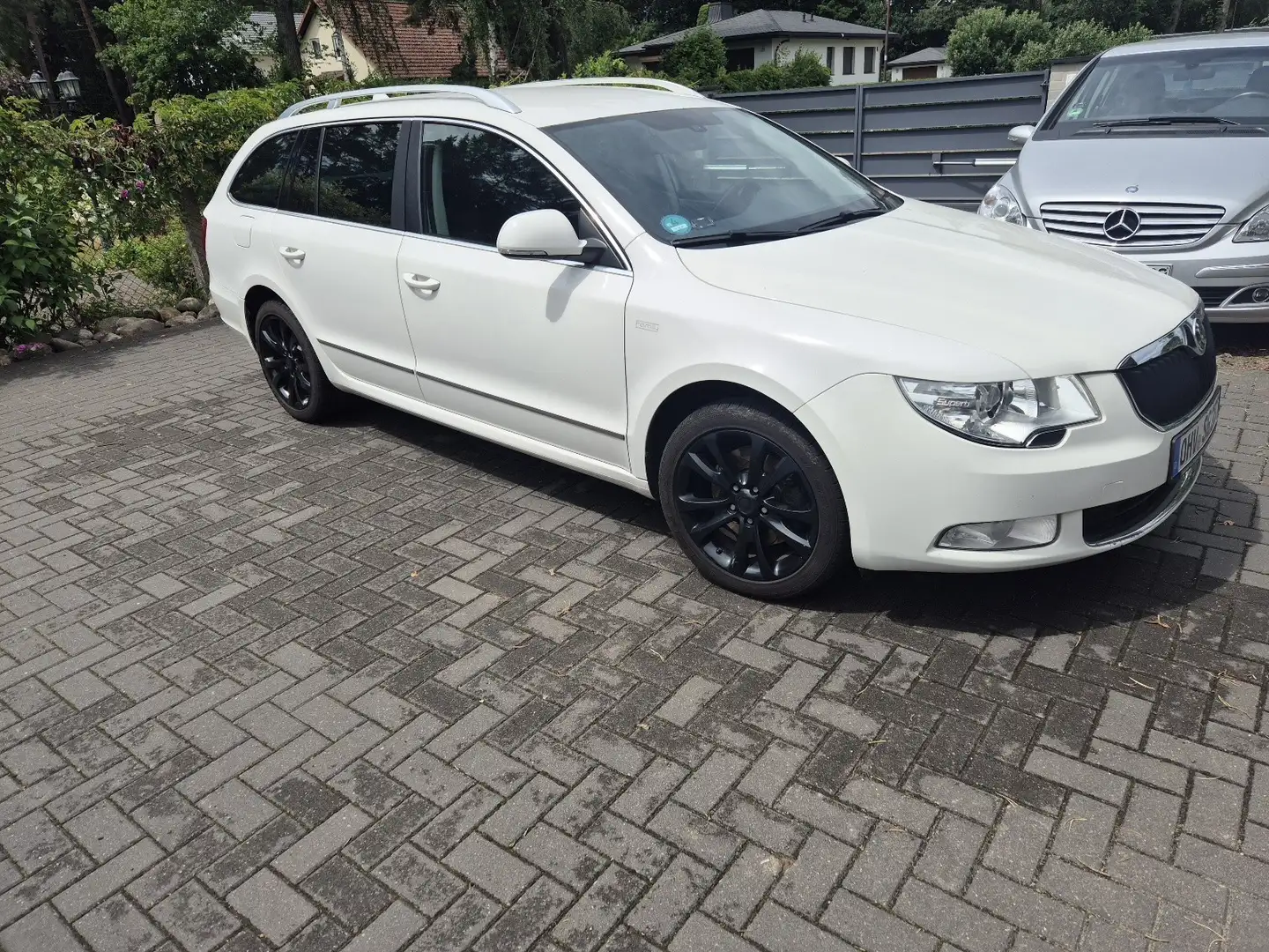 Skoda Superb Combi 1.4 TSI FAMILY Weiß - 1