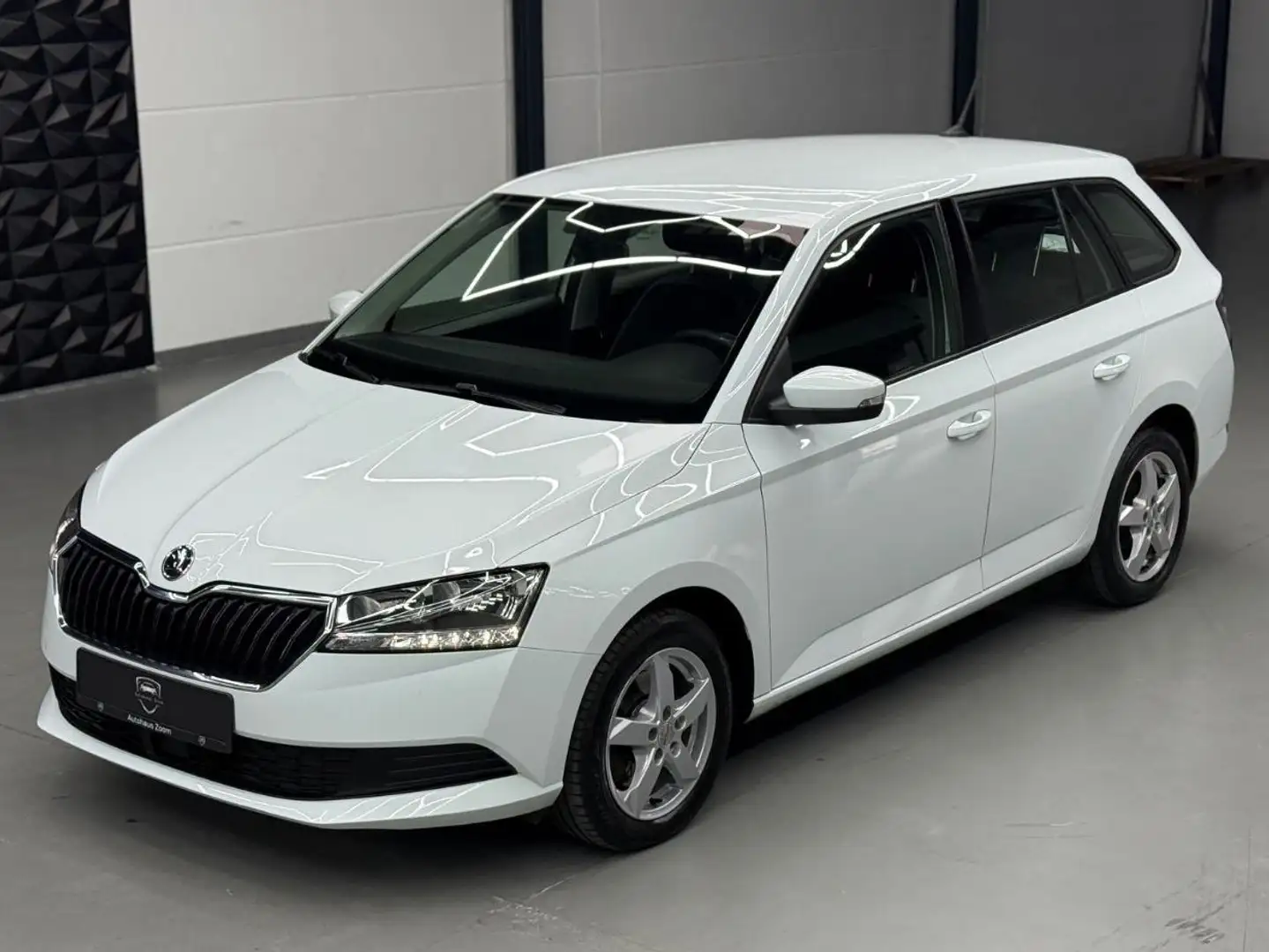 Skoda Fabia Combi 2.HD*AUTOMATIK*CARPLAY*KLIMA*TÜV NEU Weiß - 1