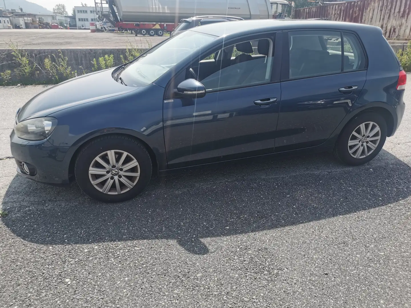 Volkswagen Golf 1.6 TDI DPF Gris - 2