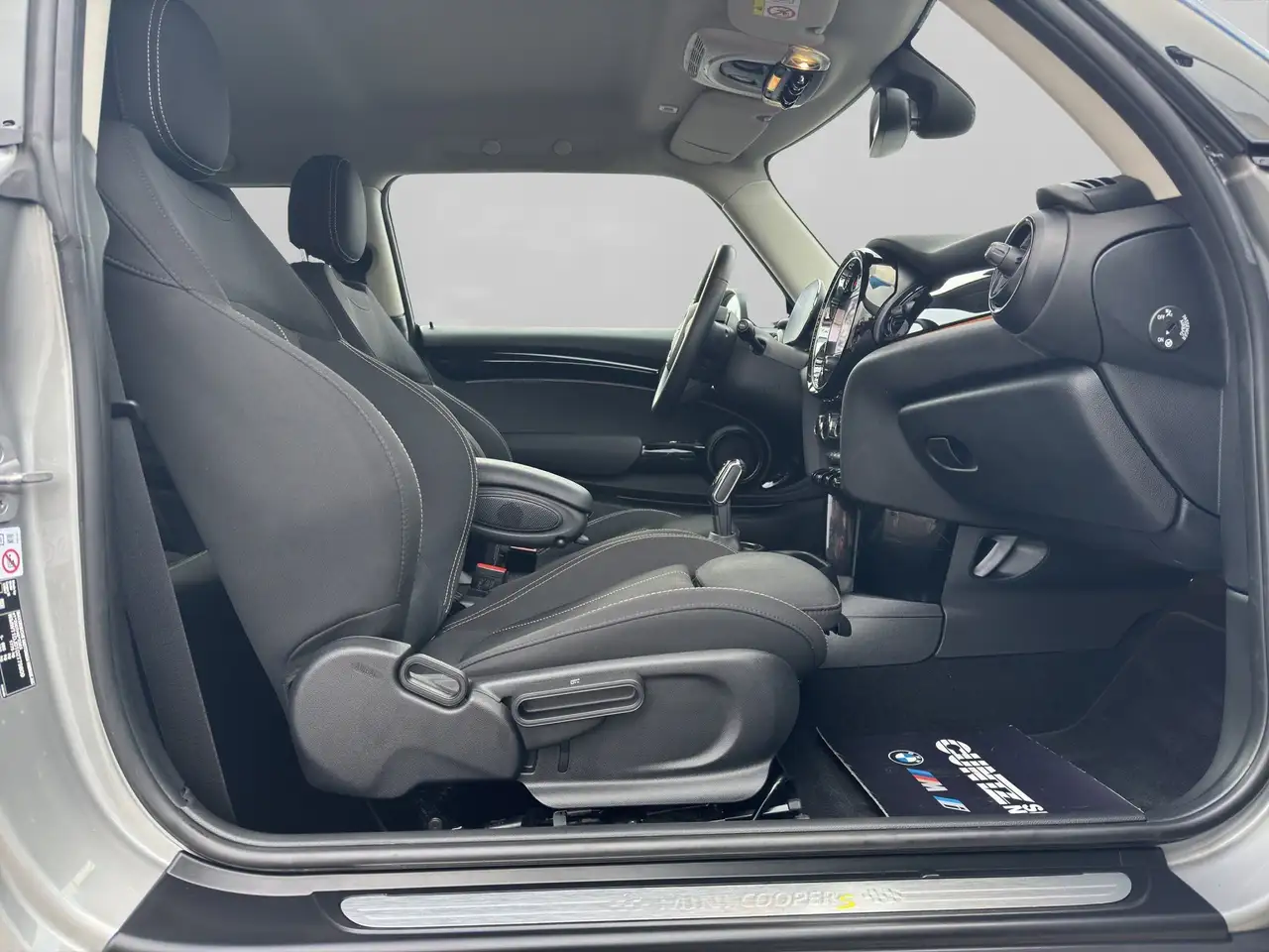 MINI Cooper SE 3-Türer Essential Trim PDC hinten DrivingAssist 29