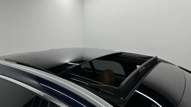 Mercedes-Benz C Class view 3