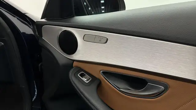 Mercedes-Benz C Class view 24