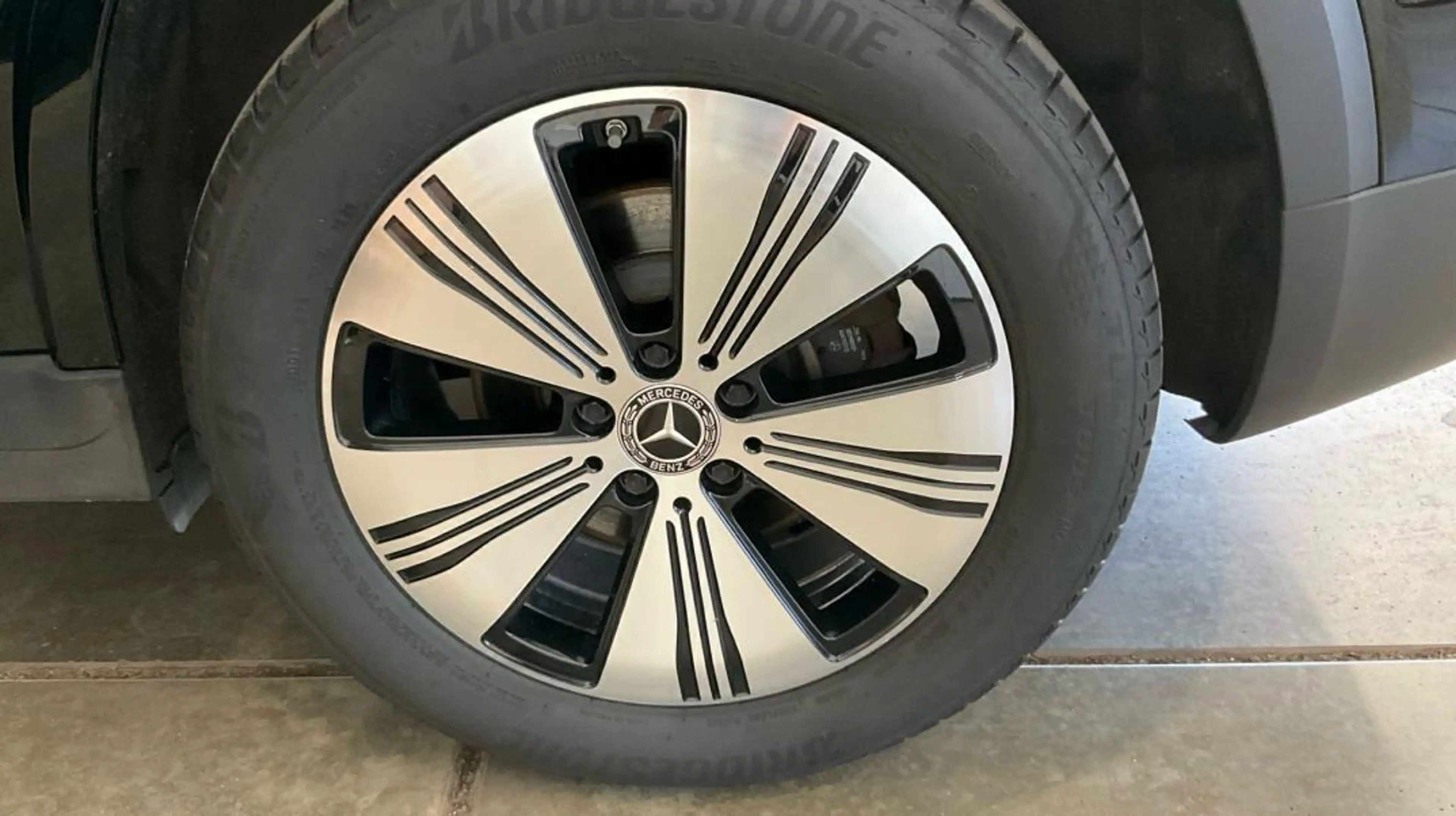 Mercedes-Benz EQB 300 4M Progressive|7-S|Kam|Temp|HP-LED|18" — photo 5