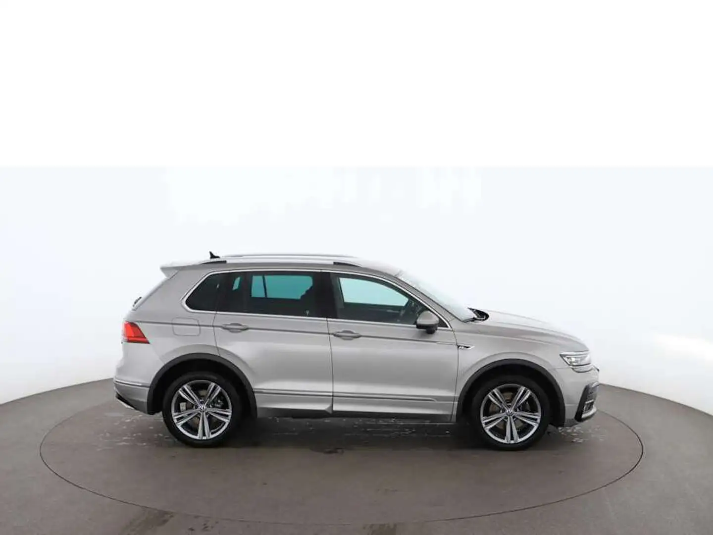 Volkswagen Tiguan 2.0 TDI Highline R-Line 4x4 Aut LED AHK srebrna - 2