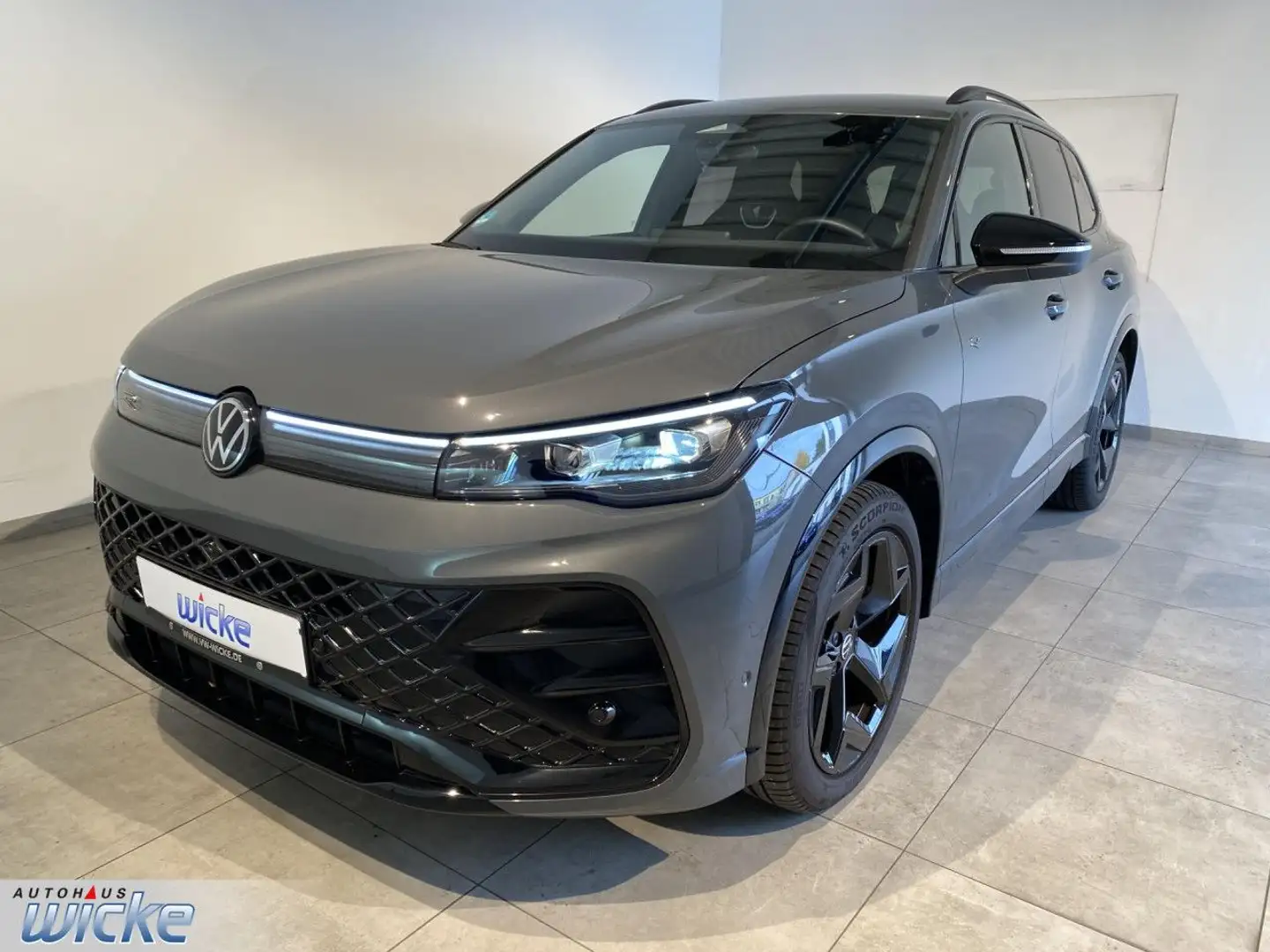 Volkswagen Tiguan 1.5 eTSI DSG R-Line NAVI KLIMA AHK REAR VIE Gris - 2