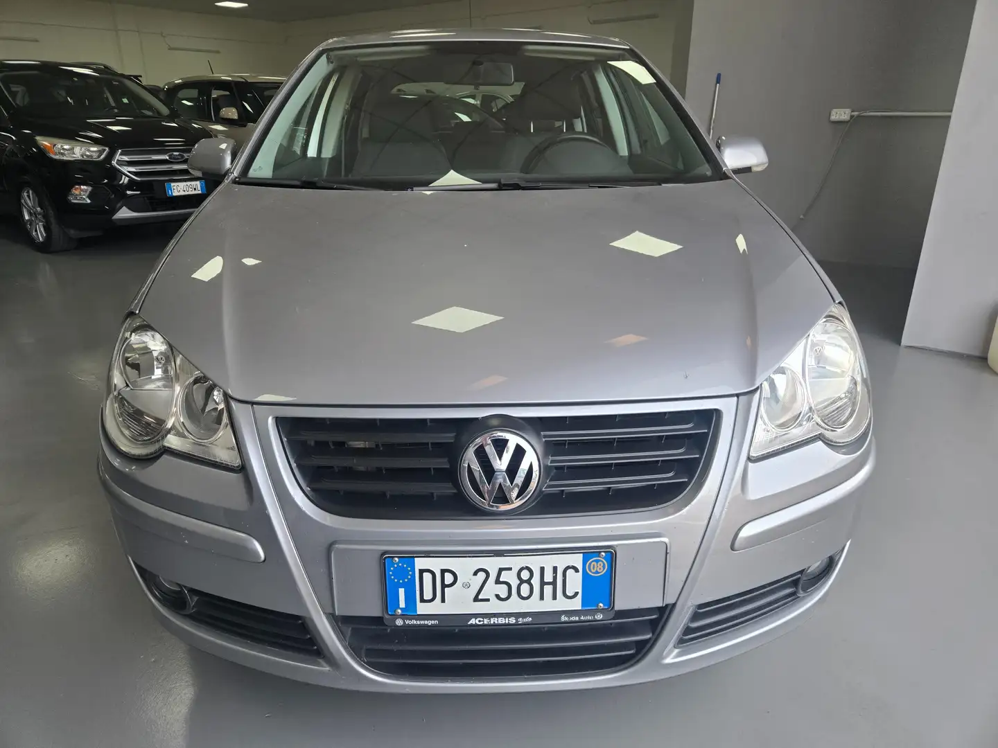 Volkswagen Polo Polo 5p 1.2 Comfortline 70cv 93000KM Gris - 2