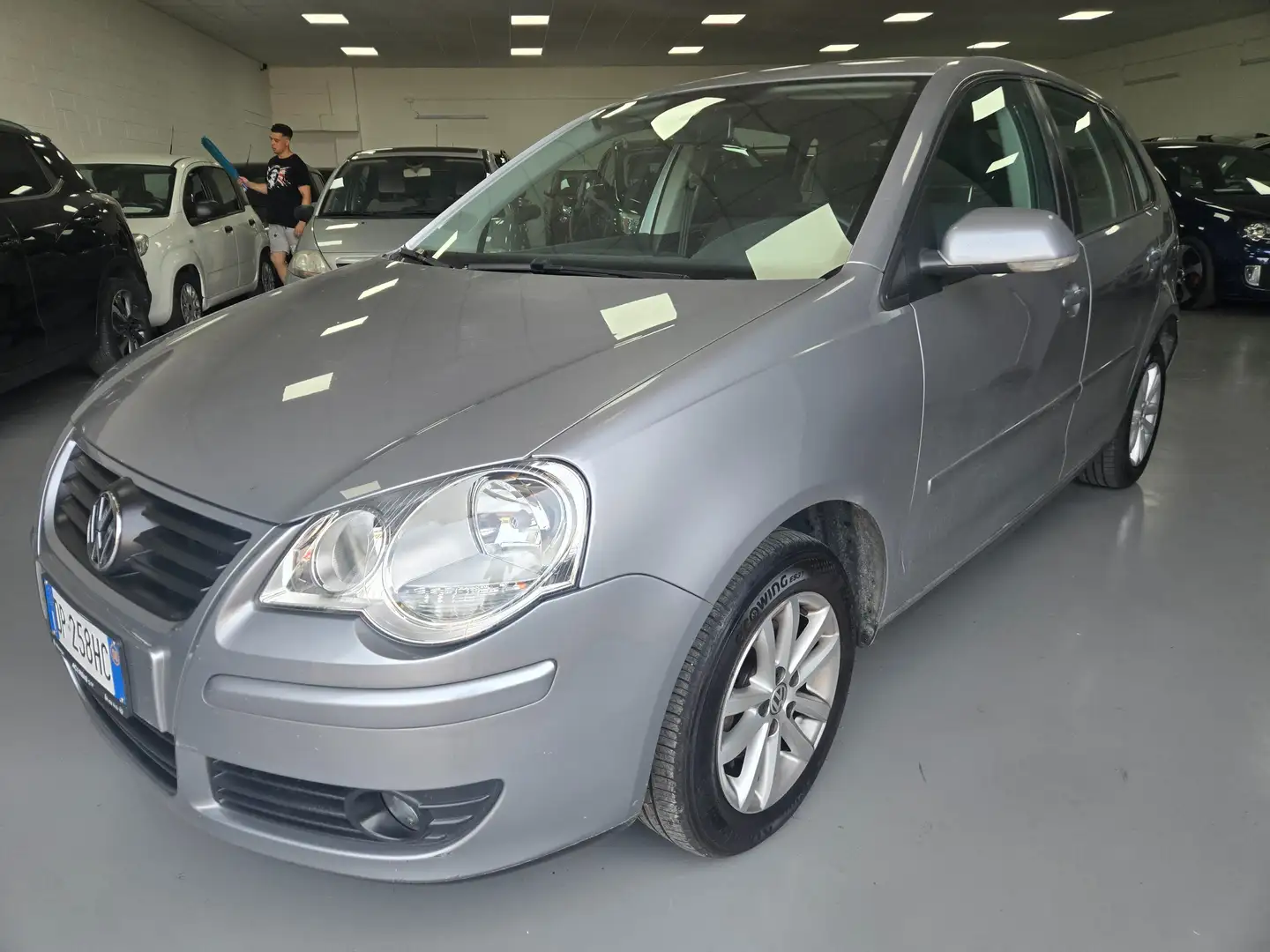 Volkswagen Polo Polo 5p 1.2 Comfortline 70cv 93000KM Gris - 1