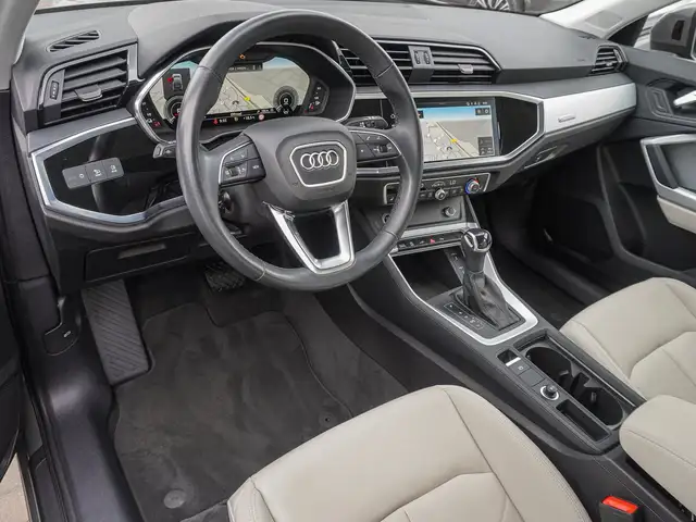 Audi Q3 view 8