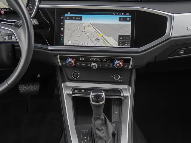 Audi Q3 view 12
