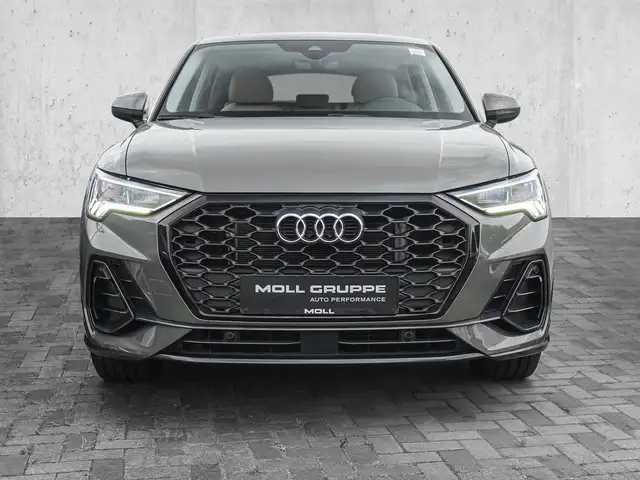 Audi Q3 view 3