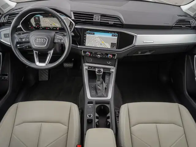 Audi Q3 view 9