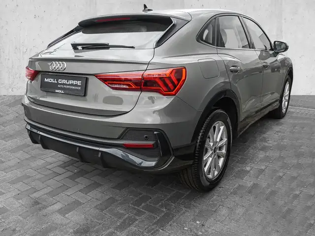 Audi Q3 view 4