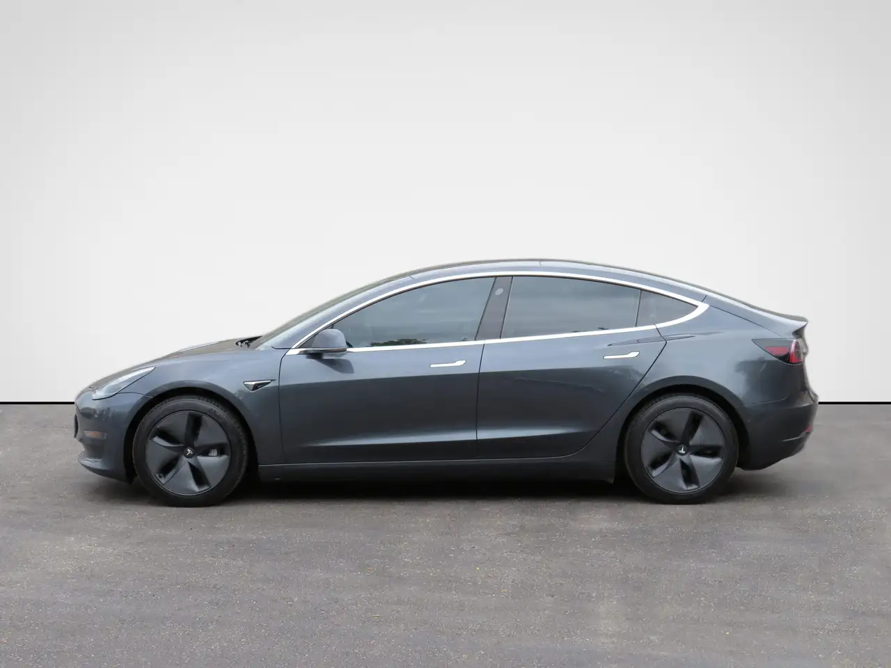 Tesla Model 3 photo Tesla Model 3