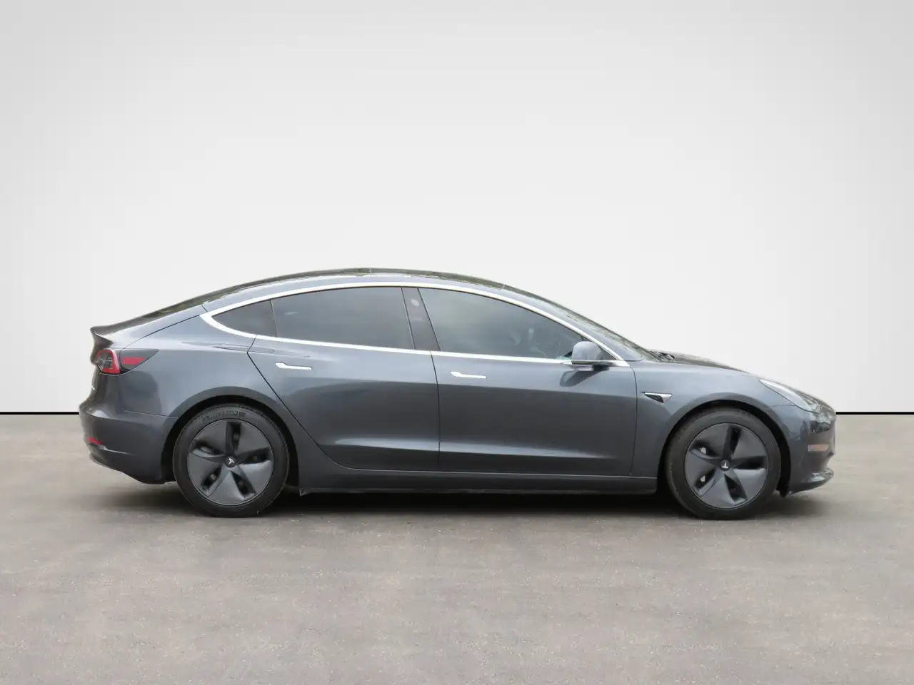 Tesla Model 3 photo Tesla Model 3