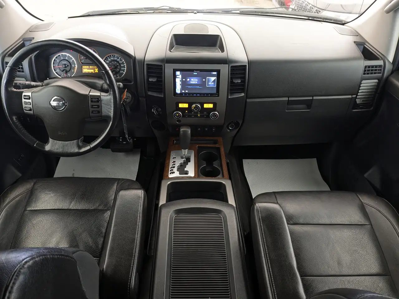 Nissan Titan снимка Nissan Titan